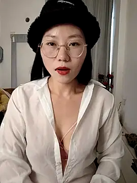 nini10052025 online show from December 4, 4:04 am