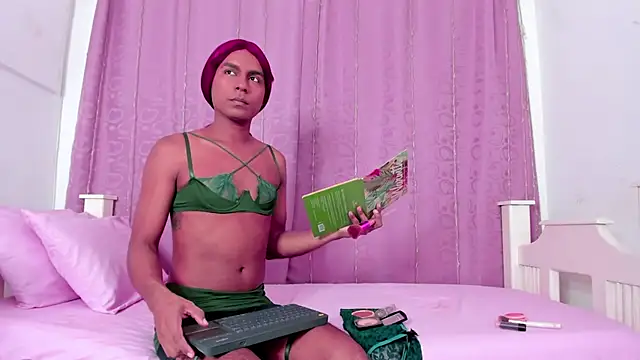 nahomy smiith online show from October 22, 6:13 pm