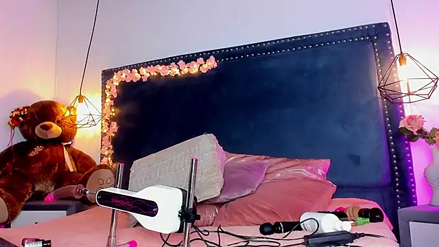 Emma Saylor online show from March 18, 7:30 pm