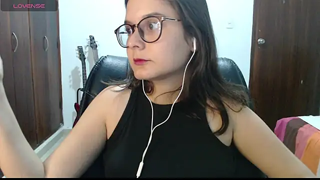 CarlaLorez online show from April 3, 4:43 am