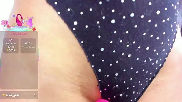 naomi rousee  online show from October 15, 1:30 am