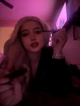 tiffanyxoxo515 online show from October 18, 6:27 am