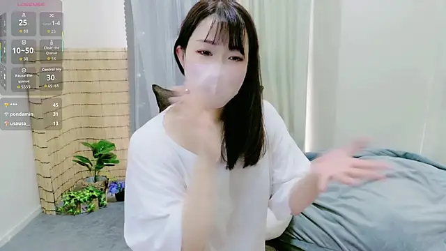 Snapshot of Natsumi-chan chatting on October 13, 4:04 am Natsumi-chan online show from October 13, 4:04 am