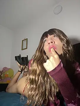 SiaraRealist online show from November 11, 4:19 am