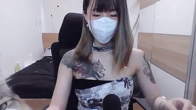 Snapshot of j20907085 chatting on October 17, 8:17 am j20907085 online show from October 17, 8:17 am