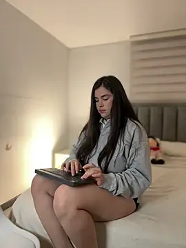 Isabella LaRue online show from June 12, 3:03 am
