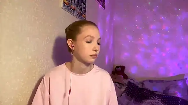 Snapshot of Olivia_Somevel chatting on October 10, 3:06 pm Olivia Somevel online show from October 10, 3:06 pm