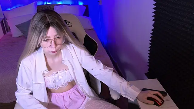 sofiisun online show from November 10, 2:06 am