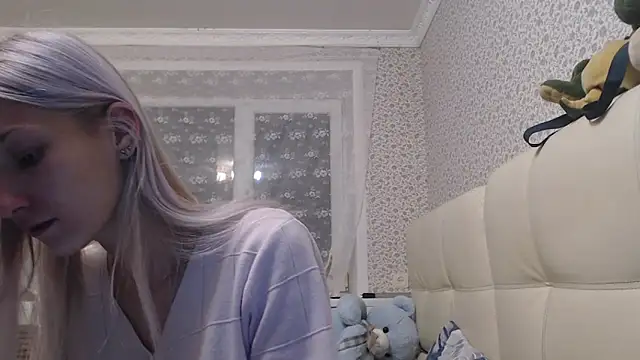 Snapshot of maybe_doll chatting on October 19, 9:06 pm maybe doll online show from October 19, 9:06 pm