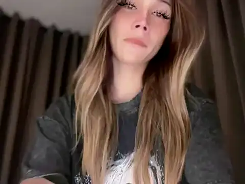 CallMeLerren online show from April 12, 7:49 pm