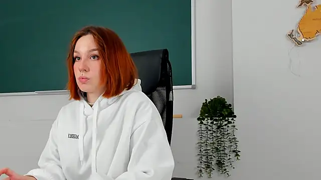 ClaireMathis online show from April 11, 2:32 pm