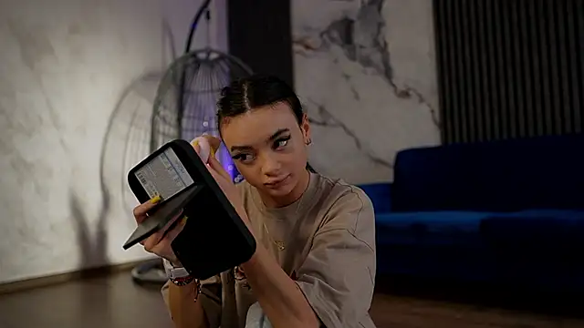 RachelRavee online show from April 16, 4:13 am