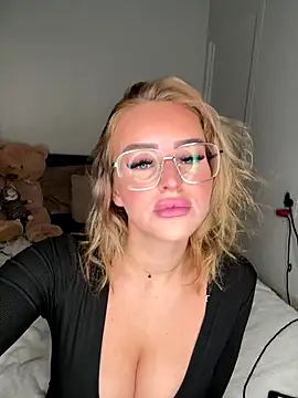 spicycharxx online show from October 21, 9:30 pm