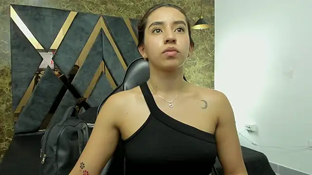 Vittoria Conti  online show from March 2, 5:19 pm