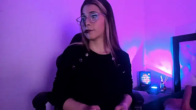 Sara Roades online show from October 23, 8:37 pm