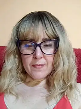 Amelialove42 online show from May 10, 6:10 pm