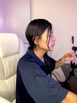 Ninfa pink online show from November 5, 9:31 pm