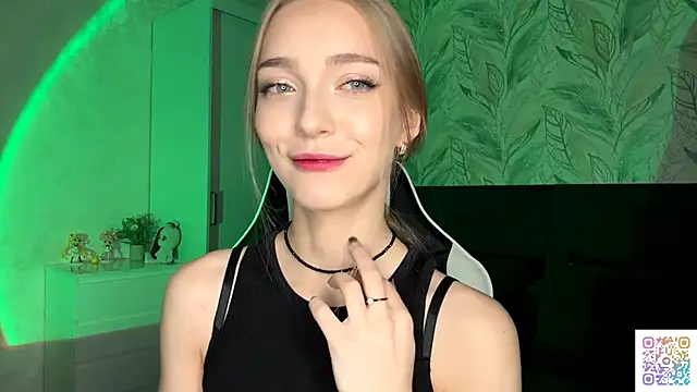 EvaPeace online show from November 3, 4:22 pm