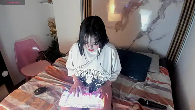 bubble  angel   online show from April 27, 2:14 pm