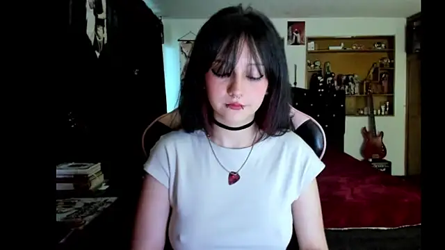 Maki Zein  online show from April 6, 11:06 pm