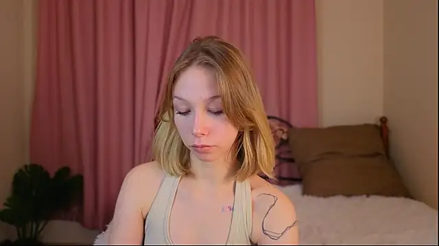 LilyVoise online show from October 16, 12:30 pm