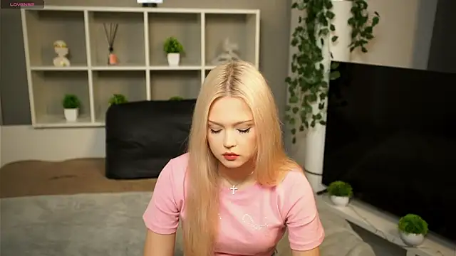 KaryTasch online show from November 1, 9:52 pm