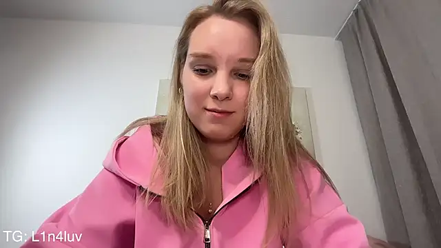 AIicaparkerc online show from April 9, 4:56 pm