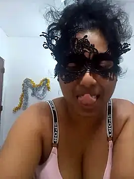 Expose Queen online show from June 6, 8:15 pm