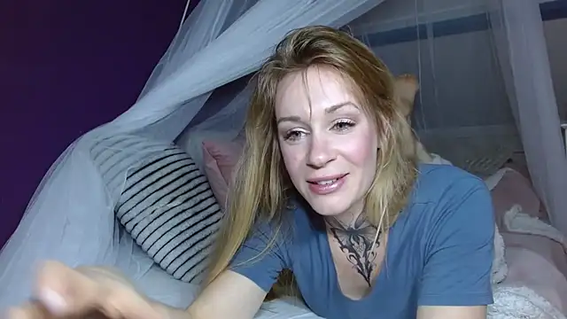 Snapshot of MistyCristy chatting on October 20, 3:37 pm MistyCristy online show from October 20, 3:37 pm