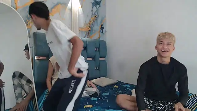 EMPIRE BOYS1 online show from April 1, 7:22 pm