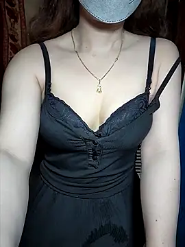 LeanaLy online show from October 21, 2:04 am