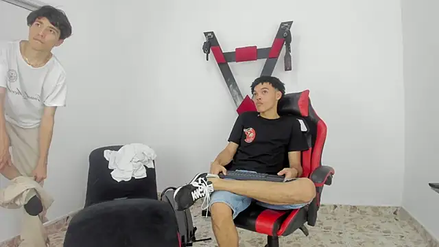 Horny Young Boys online show from October 14, 6:32 pm