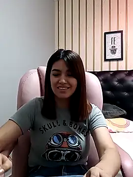 1evelinewood online show from February 8, 12:58 am