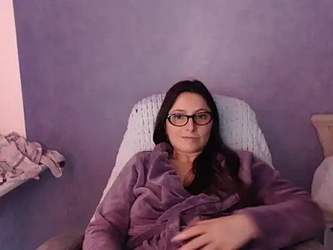 LuckyLisa23 online show from April 20, 6:11 pm