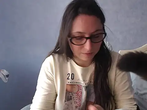 LuckyLisa23 online show from April 21, 11:39 am