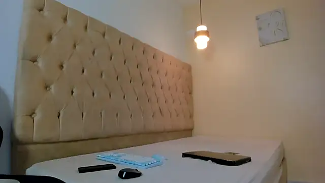 Hotblosson online show from December 1, 4:20 pm