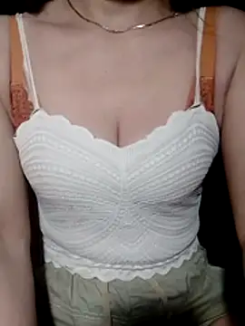 YiyinLy online show from June 26, 10:00 pm