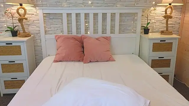 Soft Lilly online show from April 16, 5:08 am