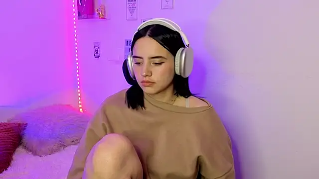 Emily Lindey online show from March 12, 5:10 am