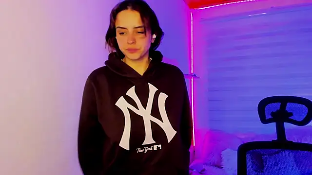 Emily Lindey online show from November 15, 3:51 am