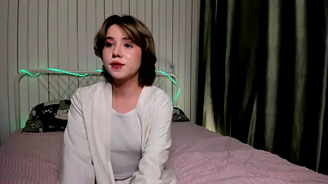 AlisiaEthen online show from October 22, 8:03 pm