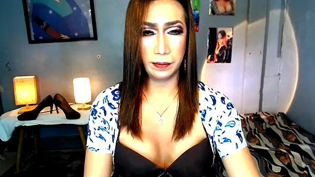 littleredbunny27 online show from March 17, 9:02 am