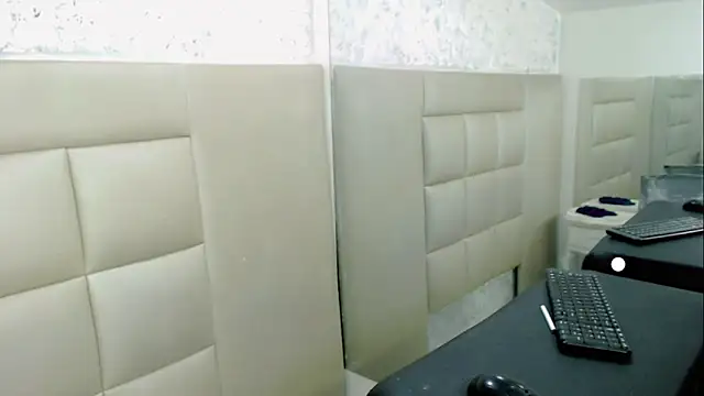 NharkaHott online show from November 8, 8:03 pm