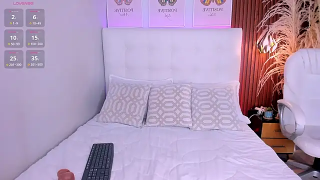 susie thomsonn online show from April 14, 3:06 am