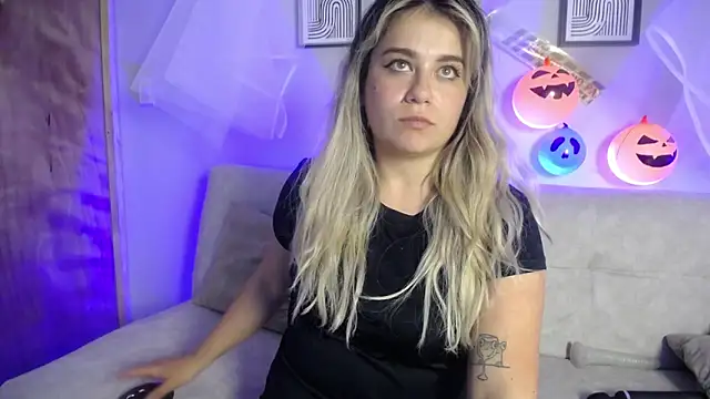 Sweet Bella Valery online show from October 31, 3:08 am