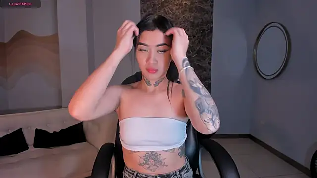 MeganCross1 online show from December 16, 4:18 am