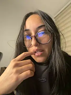 Kiss Sophi online show from July 23, 5:15 am