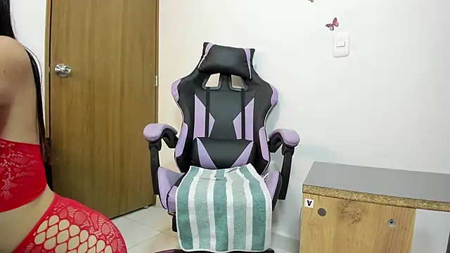 KYMBERLY0825 online show from April 1, 3:29 am