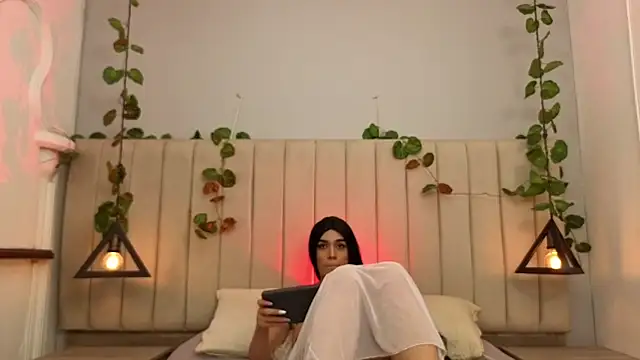 Amelia Brixton online show from March 25, 6:16 am