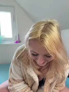 Onlymiasophie online show from April 27, 1:19 pm